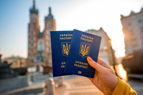 Стаття Порошенко подписал указ о праве украинцев на безвиз Ранкове місто. Крим